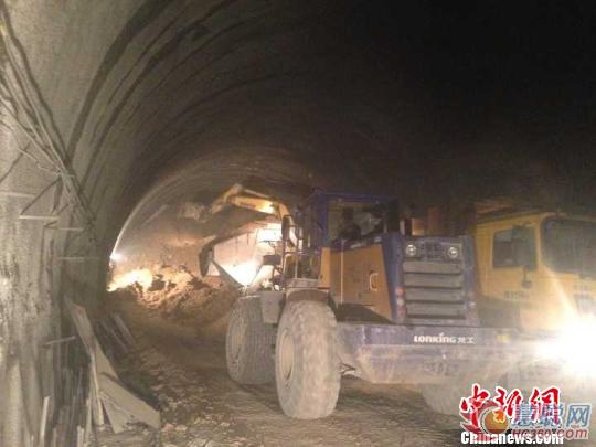   8��10�����F��ʡʯ��h����(n��i)һ�ڽ����ٹ�·�����l(f��)��̮���������y(t��ng)Ӌ��13�˱�������Ԯ�����M(j��n)����